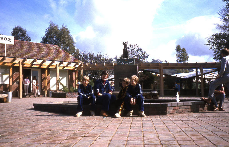 Dog on Tuckerbox Gundagai 2